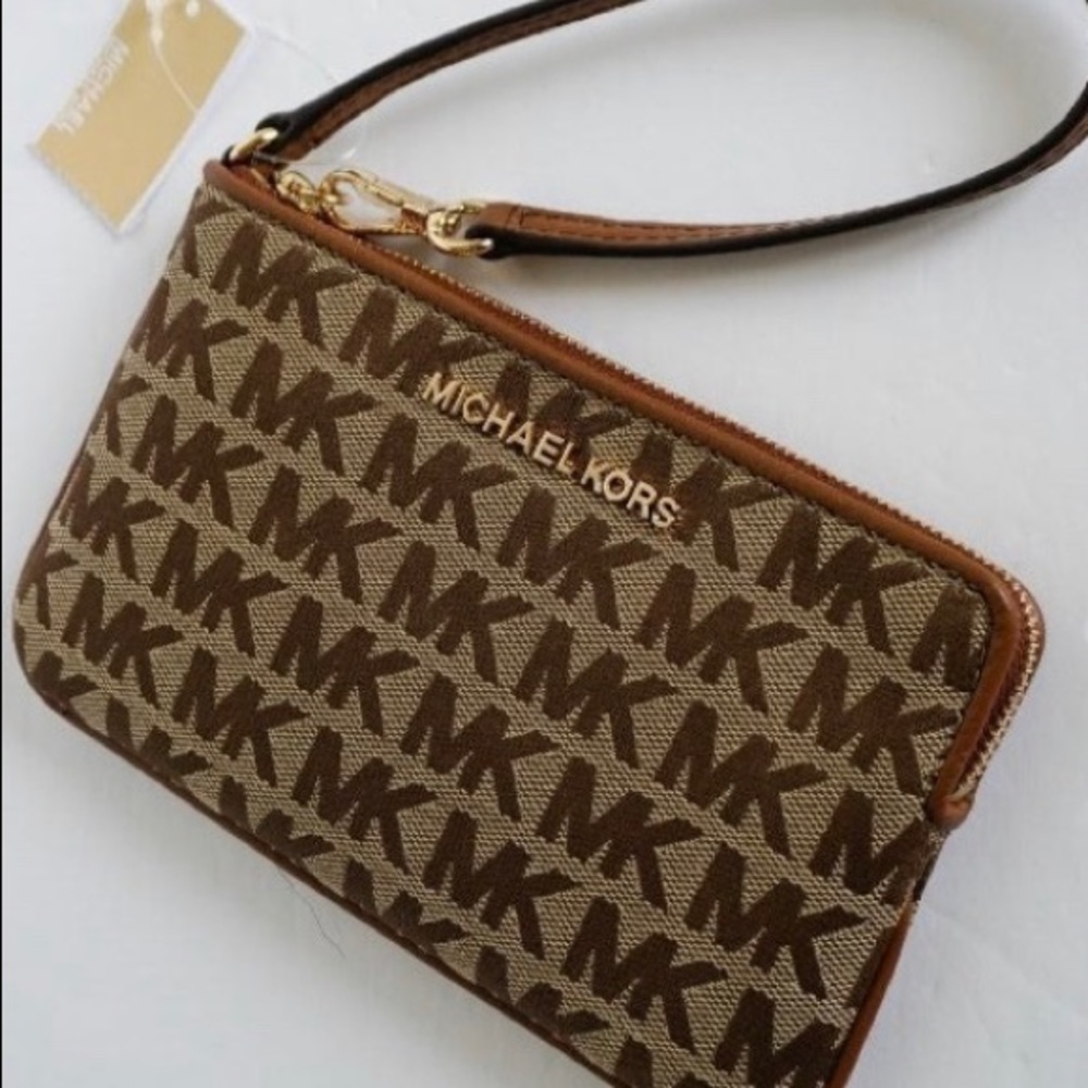 Michael Kors NEW Jet Set wristlet.